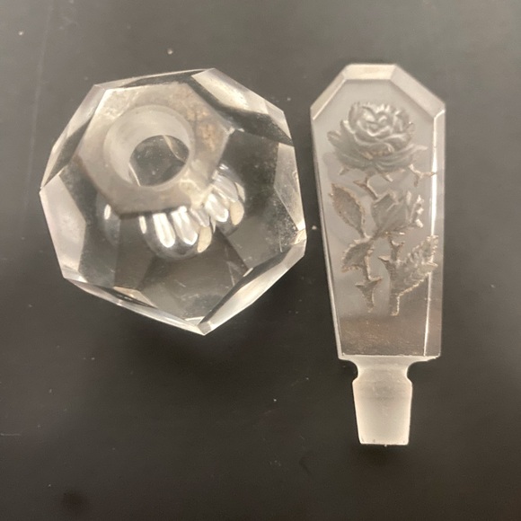 Vintage Rioce Faceted Crystal Perfume Bottle Intaglio Rose Top Crystal Rare Find - Picture 6 of 10